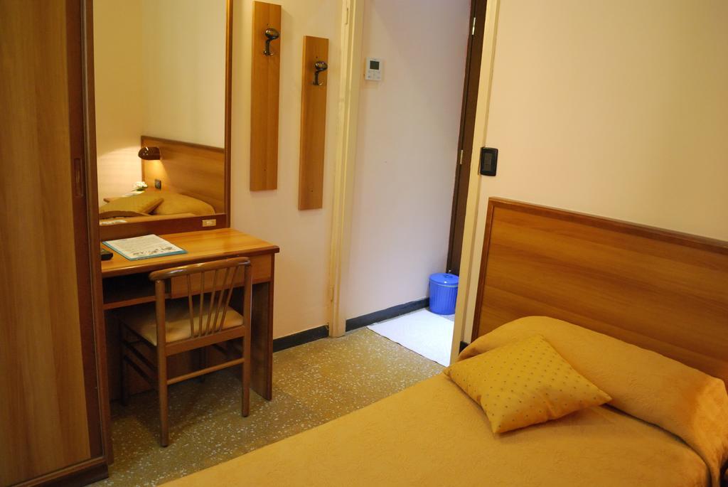 Hotel Galleano Laigueglia Phòng bức ảnh